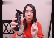 小姐姐用剃须刀剃光头,小姐姐轻松打造光头新造型