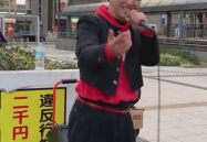 日本街头唱歌网红小姐姐,用歌声征服路人