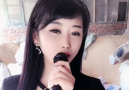 声音粗的网红小姐姐唱歌,网红小姐姐的独特嗓音演绎